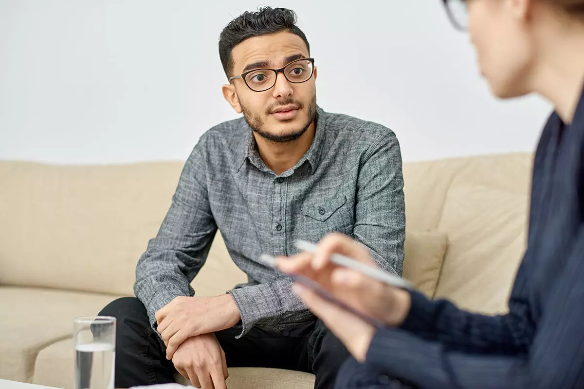 Patient talks with treatment professional about opioid use.